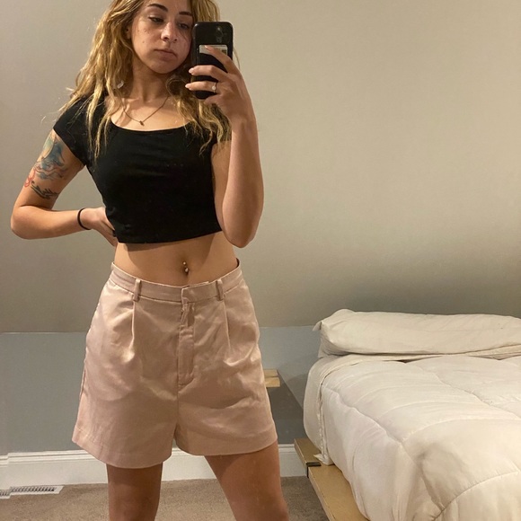 Satin low waist shorts - Picture 2 of 4